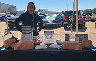 LifeNet Director of PR, Tina Bell, teaches bystander CPR at the Graphic Packaging Health and Wellness Fair in Queen City, Texas.